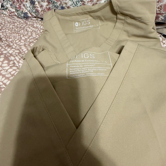 Figs khaki scrub top size large 2pk - Picture 4 of 4